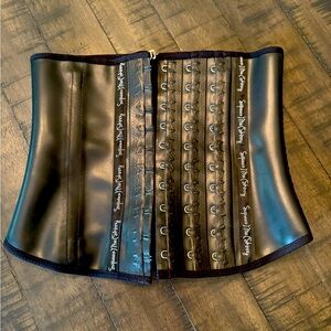 Squeeze Me Skinny Waist Trainer 2XS (30) 🖤✨